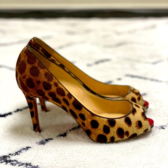 CHRISTIAN LOUBOUTIN Leopard Calf-Hair Peep-Toe Pumps - Picture 2 of 4